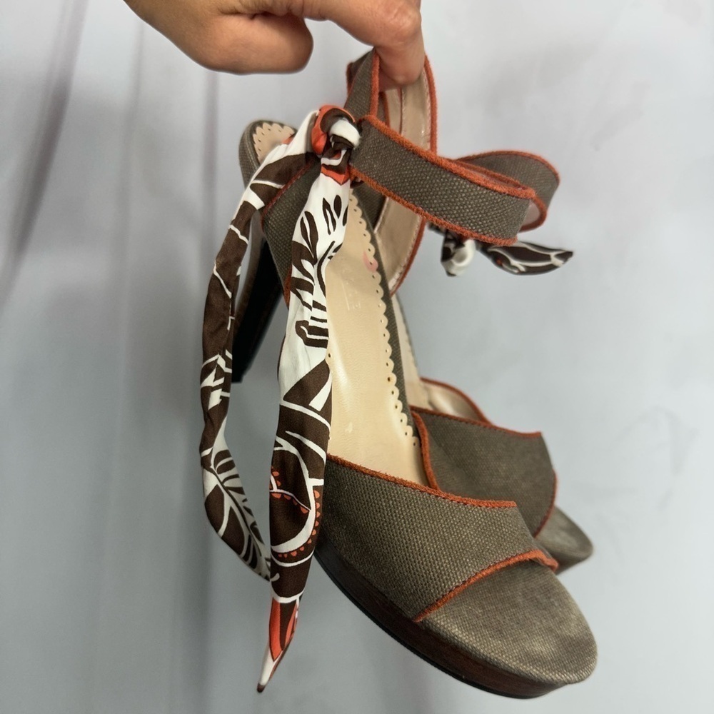 Tracy & Belle tan heels with ribbon tie size 37